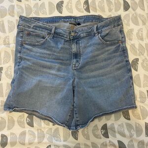 American Eagle Skinny Bermuda Shorts size 20